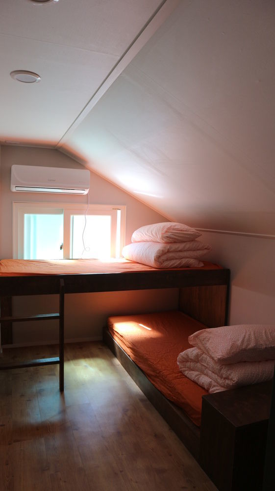 Hostel Zzzip In Hongdae *